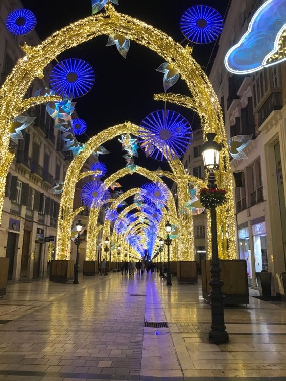 Alicante lyser opp for å ønske julen velkommen!